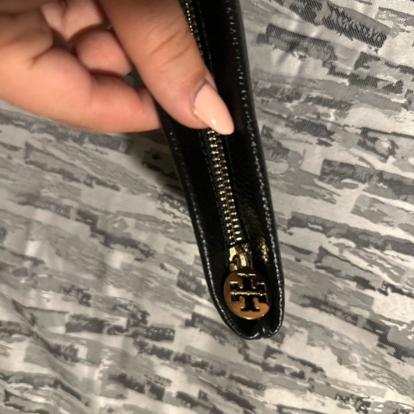 Tory Burch wristlet wallet - Picture 2 of 3
